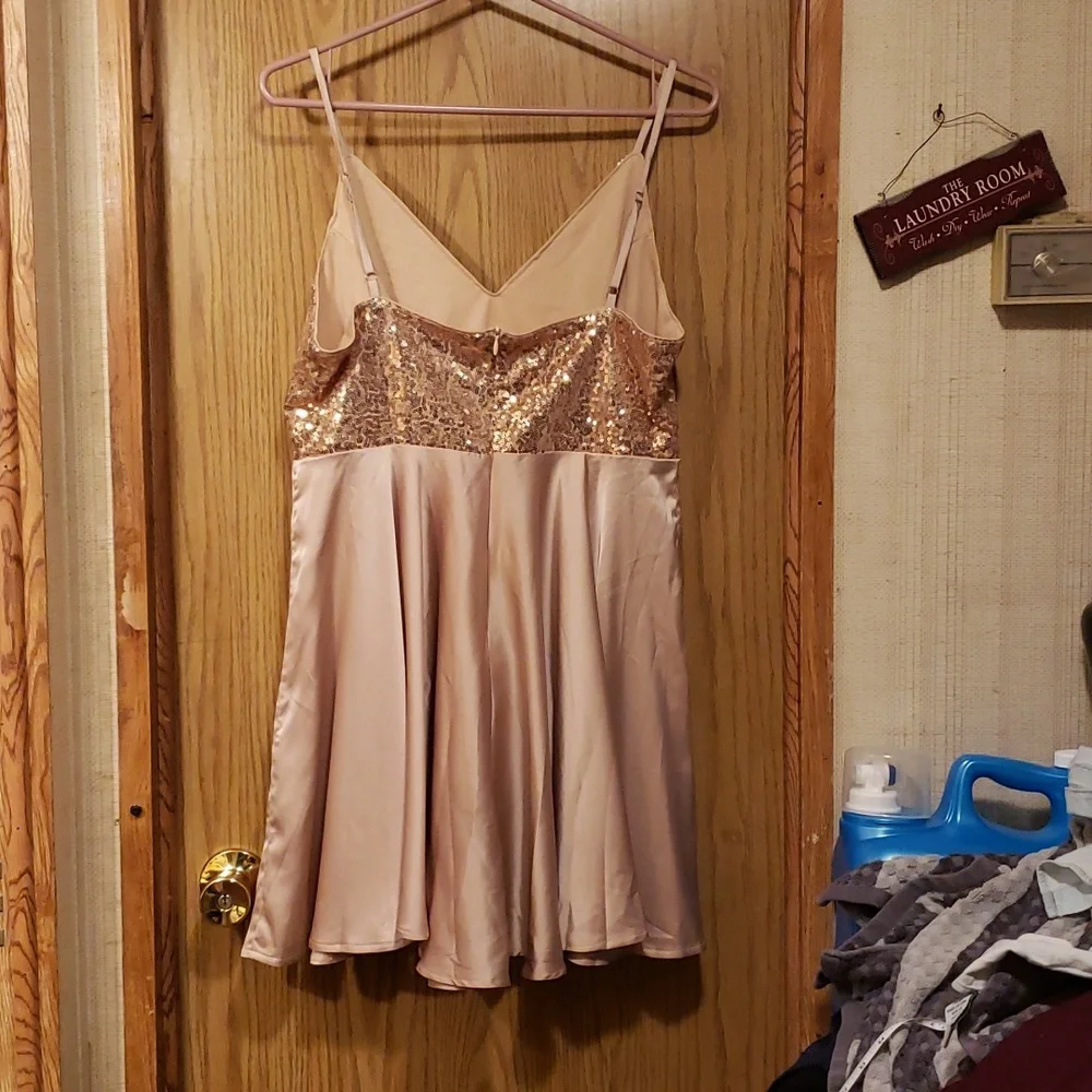 Fit and Flare dress size large - Picture 2 of 6
